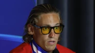 Llorente se defiende por el uso de sus famosas gafas: "No es una opinión personal"