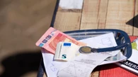 El requisito que pone un bar a sus trabajadores para ganarse la propina que enfurece a los camareros: podría extenderse
