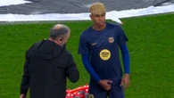 Lamine Yamal encience las alarmas en el calentamiento del Barcelona pero termina jugando como titular frente al Inter