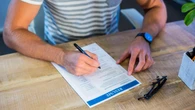 Un experto laboral desvela lo que miran con lupa las empresas en tu curriculum: "Lo único que importa"