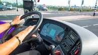 Pillan a una conductora de bus jugando al pádel durante su baja y la empresa no puede creer lo que dicta un juez de Segovia