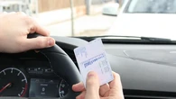 Renovar el carnet de conducir gratis es posible para la DGT: la edad a la que los conductores dejan de pagar