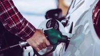 Mucho cuidado si te vas de fin de semana: esto es lo que te costará llenar el depósito de tu coche