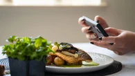 El simple gesto con el que podrás contar las calorías de tus platos: tan solo lleva unos segundos y se puede hacer fuera de casa