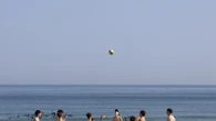 Hinchables, llevar conchas de la playa o acceder con mascotas: lo que dice la Ley de Costas y que puede costarte multas de hasta 60.000 euros