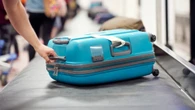 Viajar con maleta en 2025: esta es la cantidad exacta que te cobrarán aerolíneas low cost como en Ryanair o Vueling
