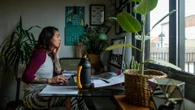 MENOS DE 2 DE CADA 10 ESPAÑOLES PUEDEN TELETRABAJAR HABITUALMENTE