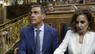 Bajo gritos de "dimisión, dimisión", Sánchez se defiente atacando: "El único adelanto que va a haber son sentencias contra el PP"
