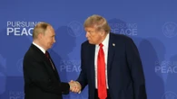 Putin y Trump hablan por teléfono, dos meses después de cumbre en Alaska, según el Kremlin