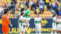 Un golazo de Álvaro Núñez hace al Elche más líder