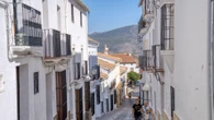 Trabajar cuatro días a la semana ya es posible en España: el pueblo andaluz que implanta una reducción de la jornada laboral