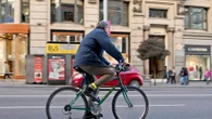 Multas de hasta 200 euros por este descuido al ir en bicicleta: muchos ciclistas lo ignoran