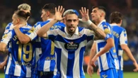 El Deportivo golea al Huesca y duerme como líder de Segunda