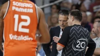 El enfado de Pedro Martínez con los árbitros tras el Real Madrid-Valencia Basket