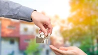 Revisa tu contrato de alquiler: tu casero puede echarte de casa este otoño si has cometido este error que muchos inquilinos ignoran