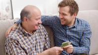 El regalo que te hace Hacienda si vives con personas mayores de 65 años en casa: 1.150 euros