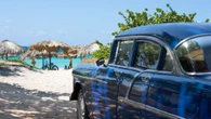 Esto es lo que nunca debes hacer con tu coche en la playa este verano: multas de hasta 6.000 euros