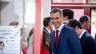 Pedro Sánchez anuncia una nueva ley para reducir la carga laboral del profesorado con el fin de frenar la huelga.
