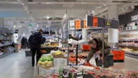 Un español que vive en Finlandia va al supermercado y se sorprende con lo que puede comprar con 10 euros: "Nos hemos pasado"