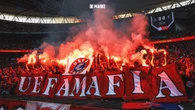 Aficionados del Crystal Palace cargan contra la UEFA en Wembley: "Mafia"