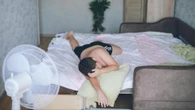 ¿Dormir con ventilador en verano? Este es el peligro "oculto" de tratar de conciliar el sueño con estos aparatos los días de más calor