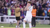 Ola de insultos a Víctor Muñoz, el canterano del Real Madrid que pudo marcar el 4-4 en el Clásico: Debutaba, acabó llorando y ha tenido que desactivarse los comentarios