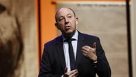 Gonzalo Bernardos, economista: "No os dejéis engañar por charlatanes de feria que dicen que con un salario de 2.000 euros se han podido comprar 6, 8 o 17 pisos gracias al endeudamiento con el banco"