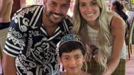 Pedrito restringue los comentarios tras las fotos de su hijo con vestido y diadema