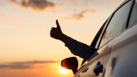 El secreto para enfriar tu coche lo más rápido posible no está en el aire acondicionado: arranca de esta forma