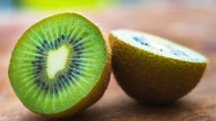 No peles el kiwi: esto es lo que le pasa a tu cuerpo cuando te comes esta fruta con la piel