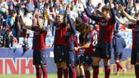 Un gol de penalti de Dela mantiene líder al Levante