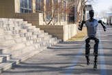 Robots and humans will compete with each other in the first humanoid robot half-marathon