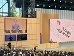 How Google found its AI hype guy