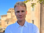 A young VC closed a $10 million fund for AI seed startups. Here's what he's looking for and the pitch deck he used.