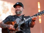 Country music star Zac Brown's weight-loss plan includes gaming, IV drips, and several foods he says he won't eat again