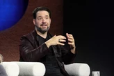 Reddit cofounder Alexis Ohanian describes where he sees the internet and the 'next wave' of social apps heading