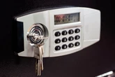 A couple found $100,000 in a safe while 'magnet-fishing' in NYC. Police said they could keep it.