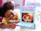 A bizarre toy oven that appears to turn dough into freshly baked plushies is topping kids' wish lists this holiday