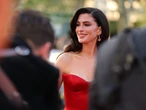 Anne Hathaway says turning 40 helped her stop 'living an awkward life'
