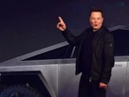 Experts compare the Cybertruck to a 'guideless missile' due to its weight, speed, and Autopilot features
