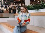 A millennial manager went viral after her Gen Z assistant picked up a work call while at the hair salon: 'Go off queen' 
