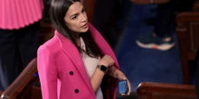 AOC still had nearly 800 unread texts a year after her shocking 2018 victory: 'She never called anyone back'