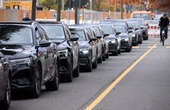 I chauffeur execs as a side hustle. I rely on their tips more than base pay to make money.
