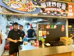 After a back injury and a year of unemployment, this Gen Zer went all in on his dream: selling prawn noodles for $5 a bowl in Singapore