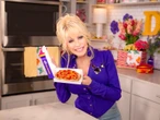 Dolly Parton is a Taco Bell superfan. She told us her usual order, and we obviously had to try it.