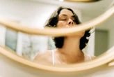 I'm a therapist who studies mental strength. Here's the 2-minute power phrase strategy to keep you strong under pressure.