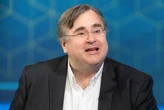 Reid Hoffman says leaders need to update their AI strategy. His advice: weekly check-ins.