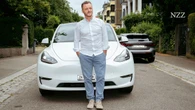 «Ich spüre so einen Autohass in der Verkehrspolitik», sagt ein Freisinniger. Warum er Teslas trotzdem besteuern will