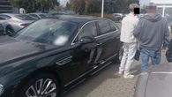 Udawał szefa znanej firmy. Wszystko po to, żeby wypożyczyć luksusowe auto