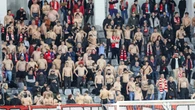Kibice wtargnęli z pięściami na murawę. Skandaliczne sceny w Pradze